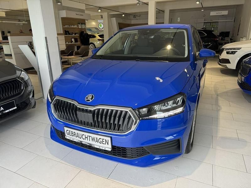 Energy blau Gebraucht 2023 Skoda Fabia Essence Kleinwagen | 15.980 € (Etwas zu teuer) - Bild 1/4