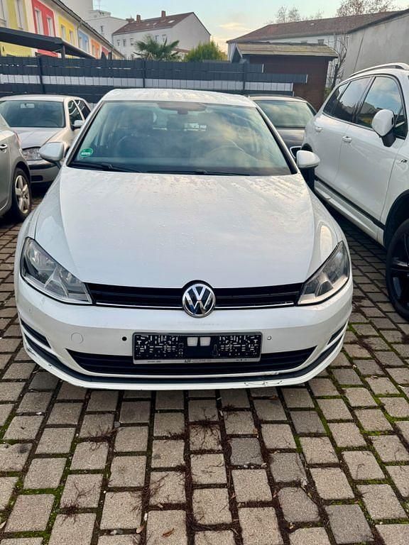Weiß Gebraucht 2017 VW Golf VII Comfortline Limousine | 9.490 € (Superpreis) - Bild 1/4