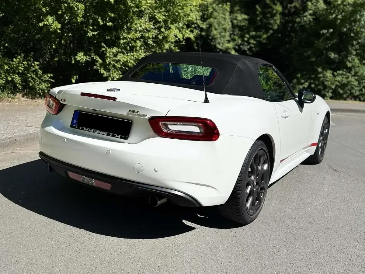 Gebraucht Fiat 124 Spider Lusso 140 PS (102 kW) 2019 Weiß Cabrio