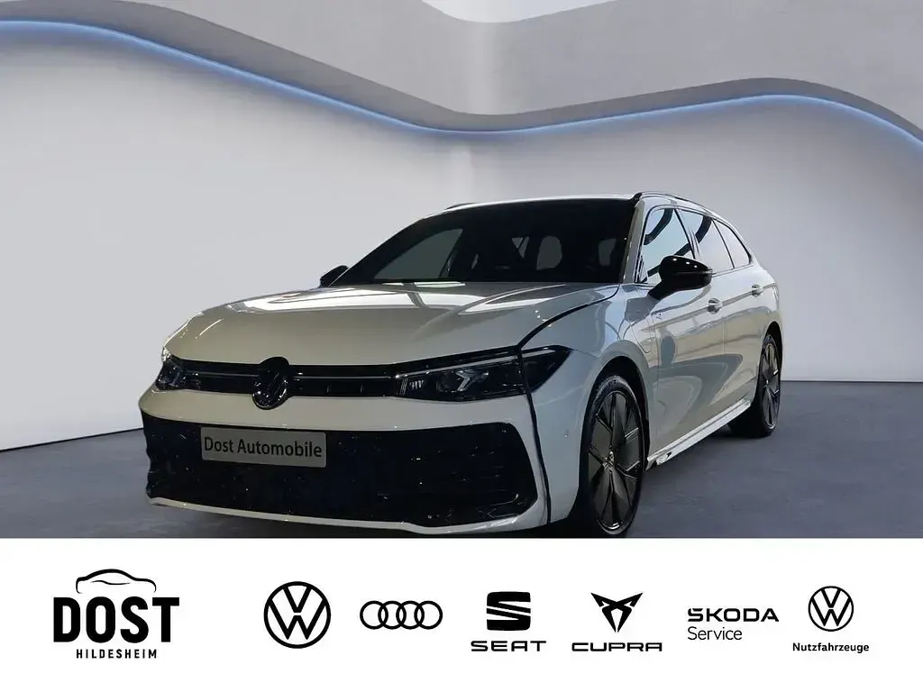 Gebraucht VW Passat R-line 177 PS (130 kW) 2026 Weiß Kombi