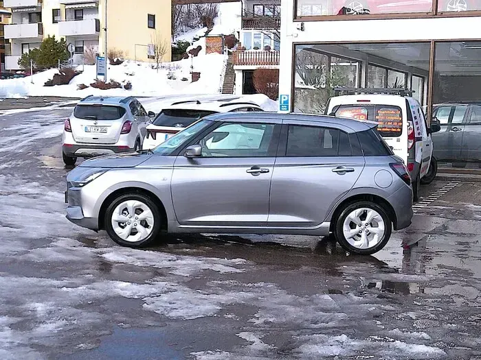 Gebraucht Suzuki Swift Comfort 83 PS (61 kW) 2025 Premium silver metallic Kleinwagen