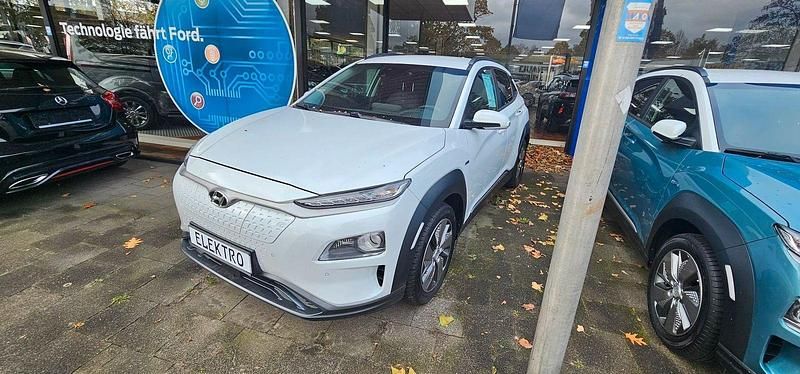 Chalk white metallic Gebraucht 2019 Hyundai Kona Premium SUV | 19.990 € (Fairer Preis) - Bild 1/4