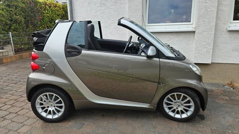 Grau Gebraucht 2012 Smart ForTwo Cabrio Passion Cabrio | 6.700 € (Fairer Preis) - Bild 1/4