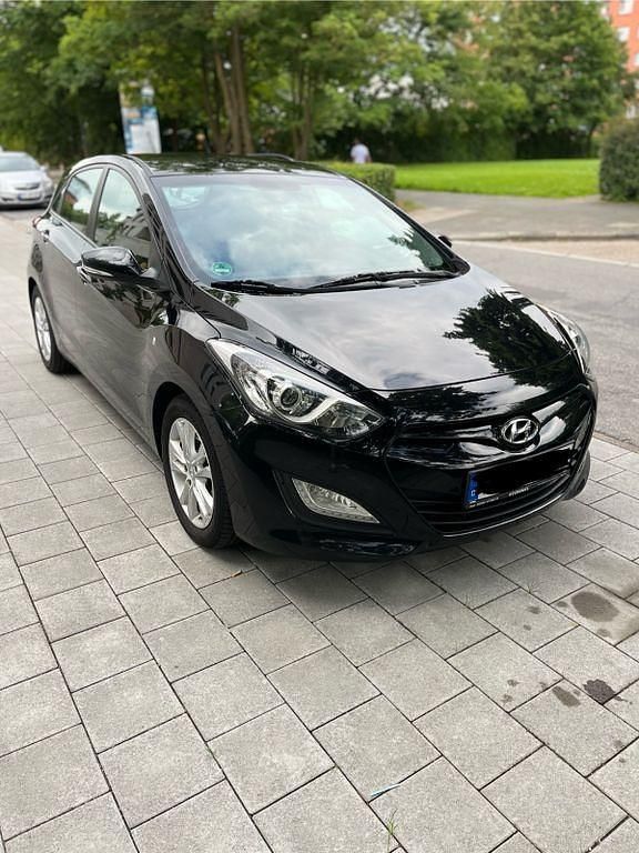 Schwarz Gebraucht 2014 Hyundai i30 Limousine | 6.199 € (Fairer Preis) - Bild 1/4