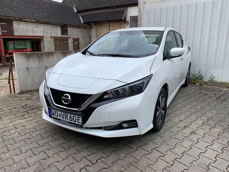 Gebraucht Nissan Leaf Acenta 110 kW (150 PS) 2022 Weiß Kleinwagen