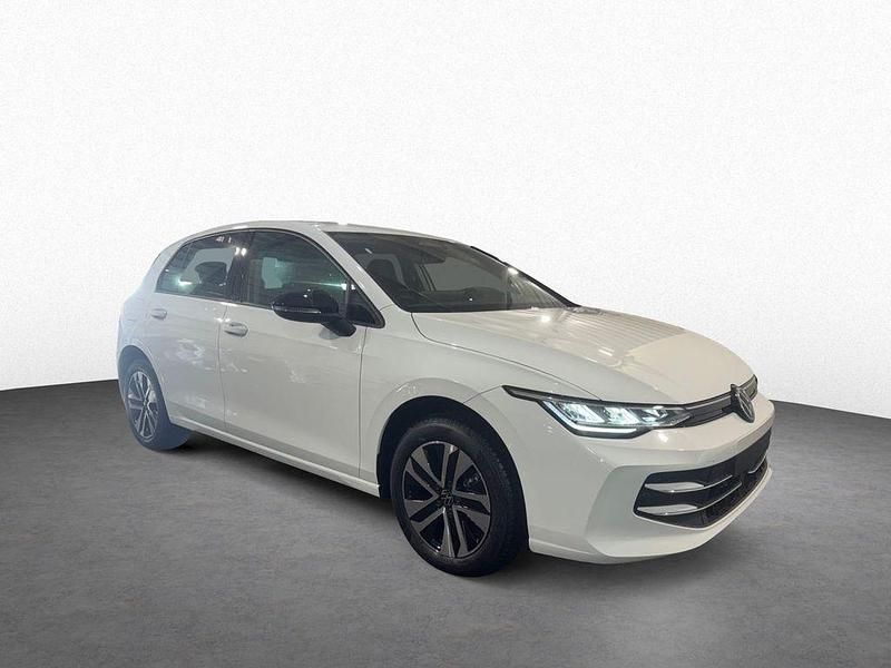 Gebraucht VW Golf VIII 150 PS (110 kW) 2025 Pure white uni Limousine