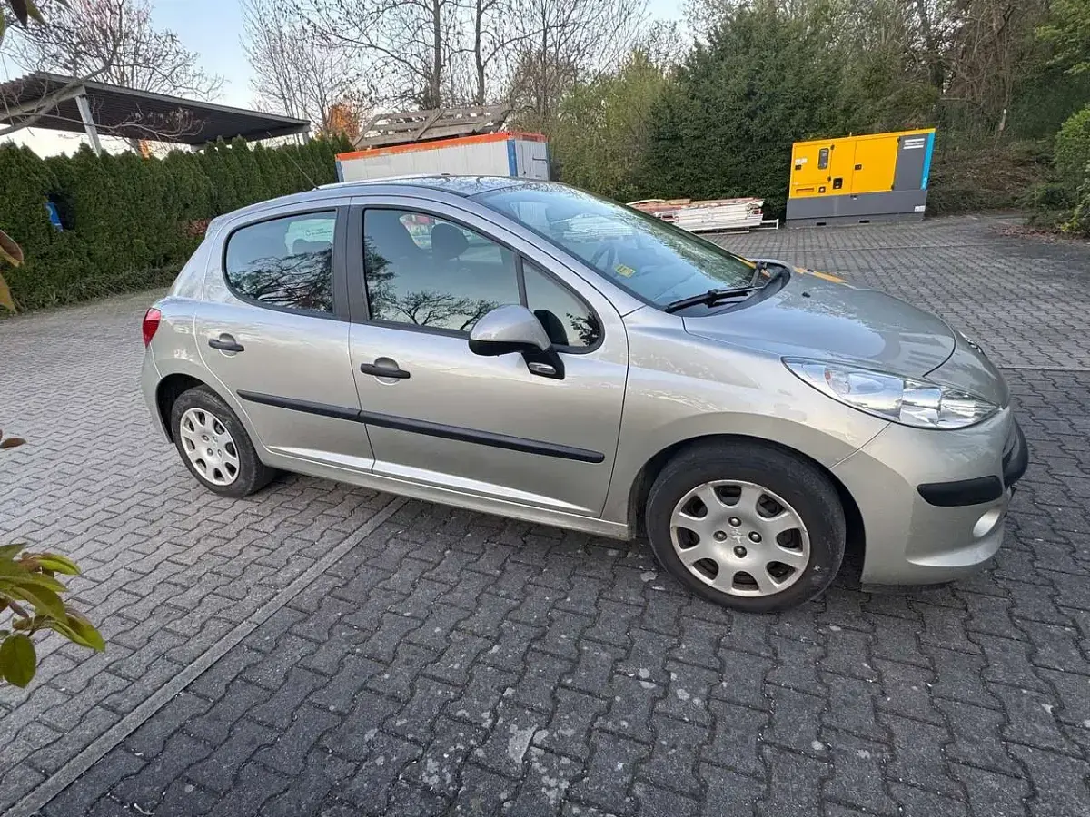 Gebraucht Peugeot 207 Urban Move 95 PS (69 kW) 2009 Grau Limousine