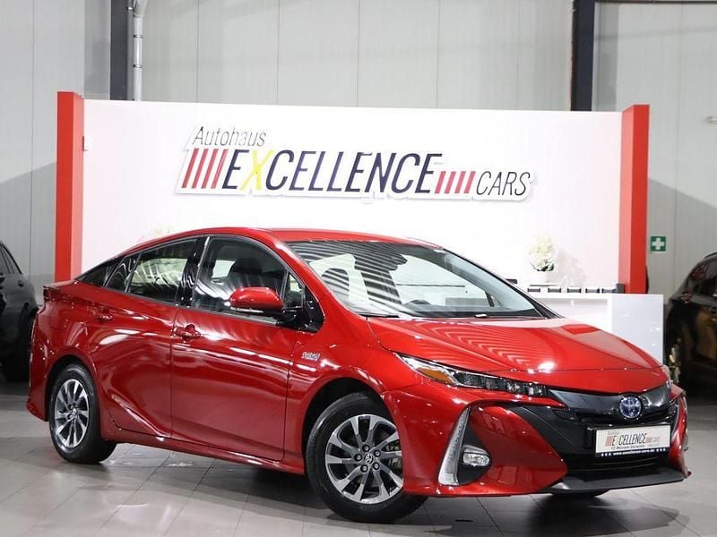 Rot Gebraucht 2022 Toyota Prius Plug-in Hybrid Executive Kleinwagen | 29.991 € - Bild 1/4