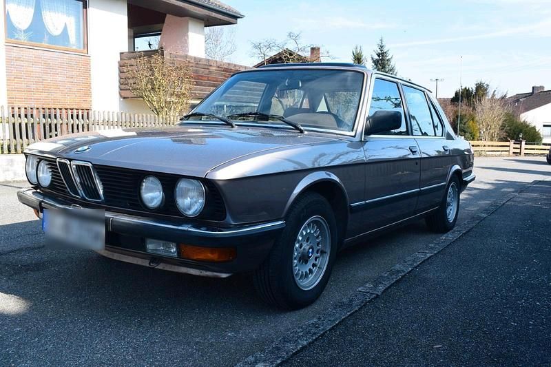 Beige Gebraucht 1986 BMW 524 Limousine | 11.000 € - Bild 1/4