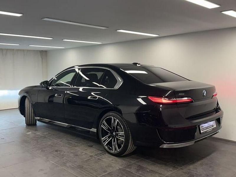 Gebraucht BMW 750e Executive 489 PS (359 kW) 2025 Schwarz Limousine