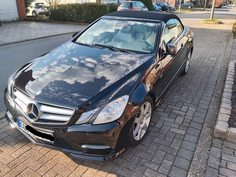 Gebraucht Mercedes E220 AMG 170 PS (125 kW) 2012 Schwarz Cabrio
