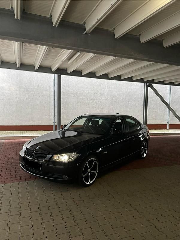 Schwarz Gebraucht 2006 BMW 318 Limousine | 6.790 € - Bild 1/4