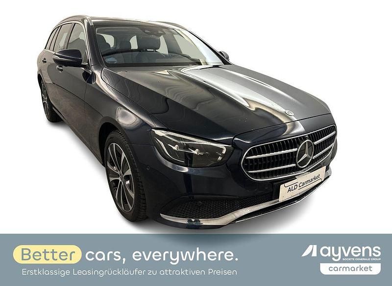 Blau Gebraucht 2022 Mercedes E300 Avantgarde Limousine | 31.980 € (Superpreis) - Bild 1/4