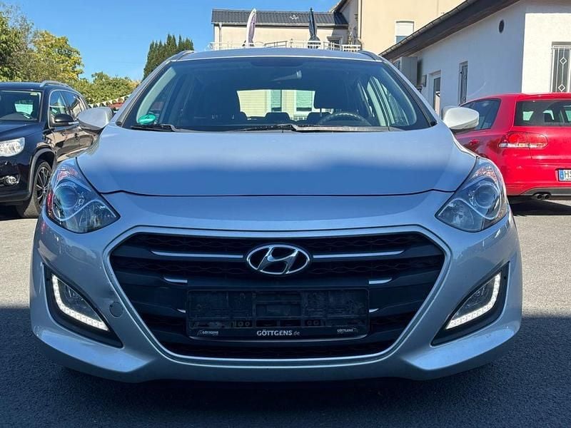Gebraucht Hyundai i30 Style 110 PS (80 kW) 2017 Silber Kombi