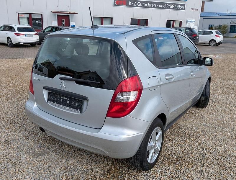 Gebraucht Mercedes A180 116 PS (85 kW) 2011 Silber Kleinwagen
