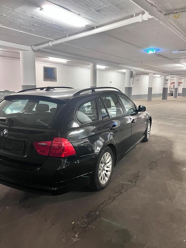 Gebraucht BMW 320 Exclusive 170 PS (125 kW) 2009 Schwarz Kombi