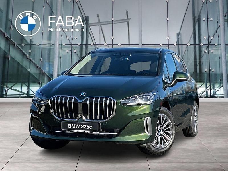Grün Neu 2026 BMW 225 Active Tourer Luxury Line Van / Kleinbus | 63.639 € - Bild 1/4