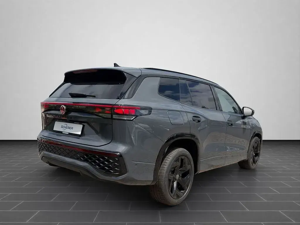 Neu VW Tayron R-line 193 PS (141 kW) 2026 Delfingrau metallic (metallic) SUV