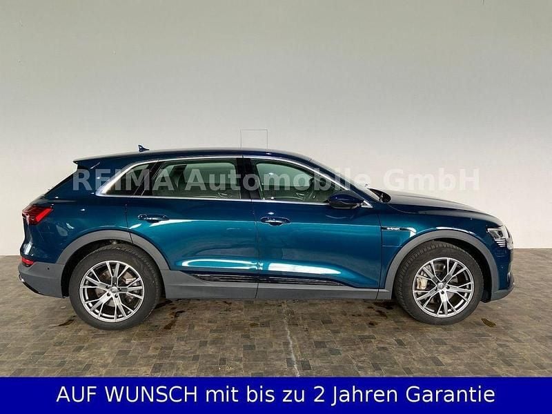 Blau Gebraucht 2022 Audi e-tron Sport SUV | 29.990 € (Superpreis) - Bild 1/4