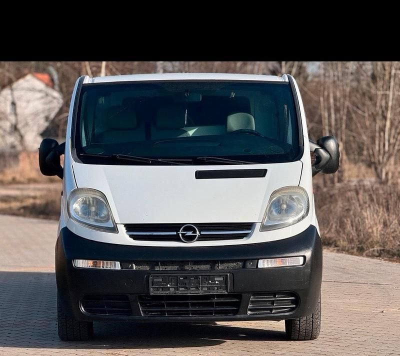 Second-hand Opel Vivaro 101 CP (74 kW) 2005 Alb Monovolum
