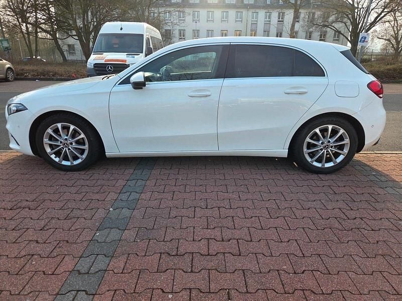 Gebraucht Mercedes A200 163 PS (119 kW) 2018 Weiß Limousine
