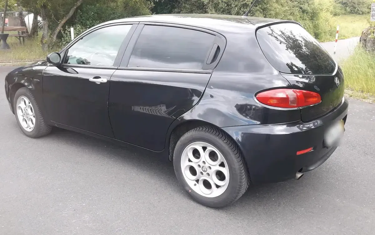 Gebraucht Alfa Romeo 147 105 PS (77 kW) 2009 Schwarz Kleinwagen