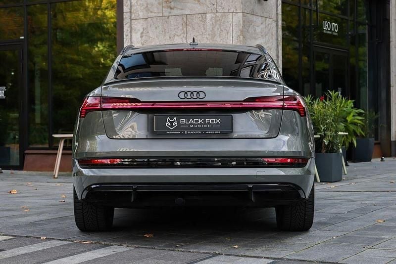 Gebraucht Audi e-tron Black Edition 230 kW (313 PS) 2022 Grau SUV