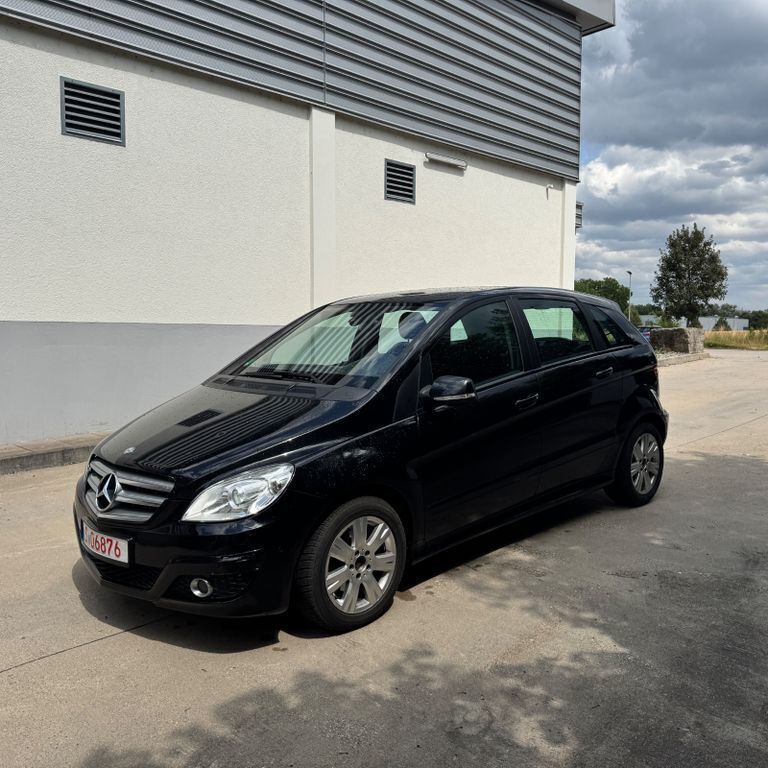 Schwarz Gebraucht 2009 Mercedes B180 Van / Kleinbus | 3.900 € (Superpreis) - Bild 1/4