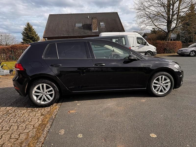 Gebraucht VW Golf VII 116 PS (85 kW) 2019 Schwarz Limousine
