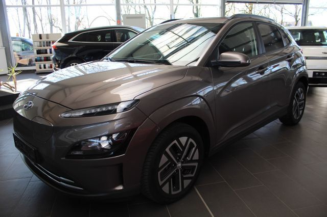 Grau Gebraucht 2022 Hyundai Kona Edition 30+ SUV | 19.990 € (Etwas zu teuer) - Bild 1/4