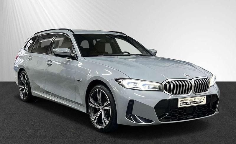 Grau Gebraucht 2022 BMW 330e M Sport Kombi | 36.999 € (Fairer Preis) - Bild 1/4