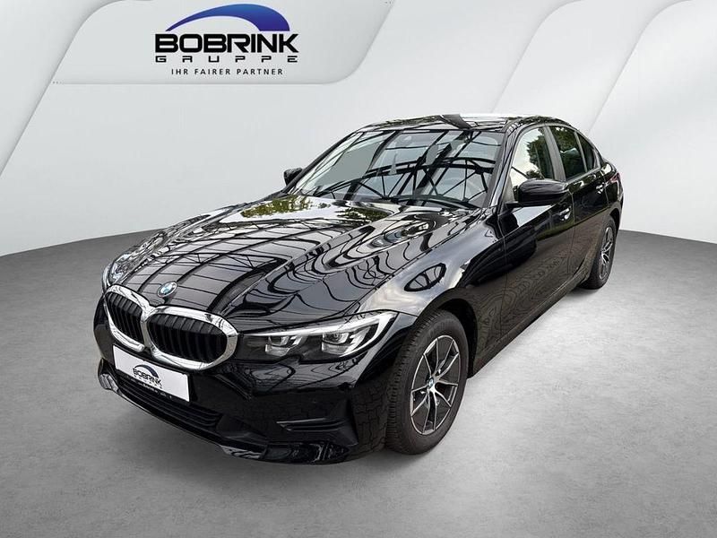 Schwarz Gebraucht 2022 BMW 318 Advantage Limousine | 26.940 € (Guter Preis) - Bild 1/4