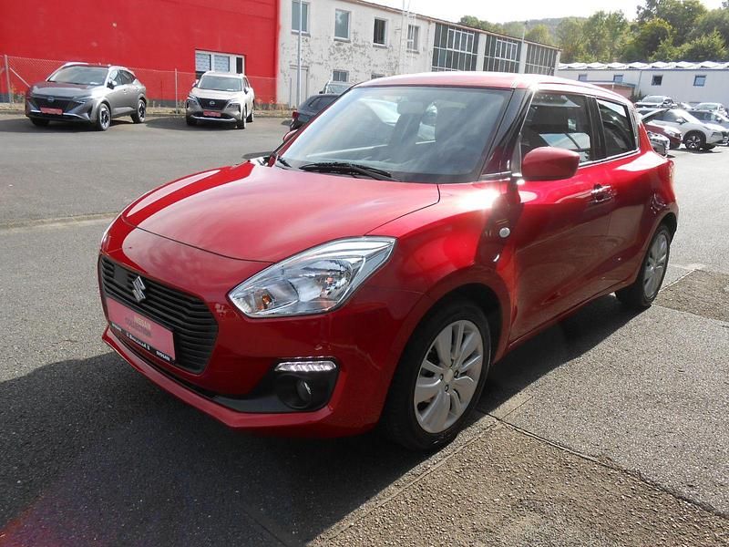 Rot Gebraucht 2018 Suzuki Swift Comfort Kleinwagen | 11.600 € (Fairer Preis) - Bild 1/4