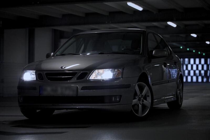 Grau Gebraucht 2003 Saab 9-3 Limousine | 8.950 € - Bild 1/4