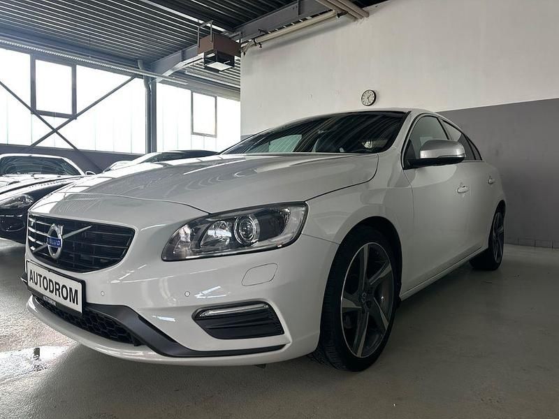 Gebraucht Volvo S60 R-Design 243 PS (178 kW) 2015 Weiß Limousine