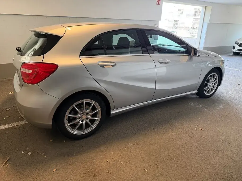 Gebraucht Mercedes A200 Urban 156 PS (114 kW) 2013 Silber Kleinwagen