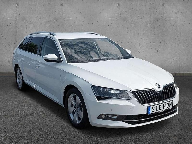 Gebraucht Skoda Superb Style 150 PS (110 kW) 2016 Moonweiss metallic Kombi
