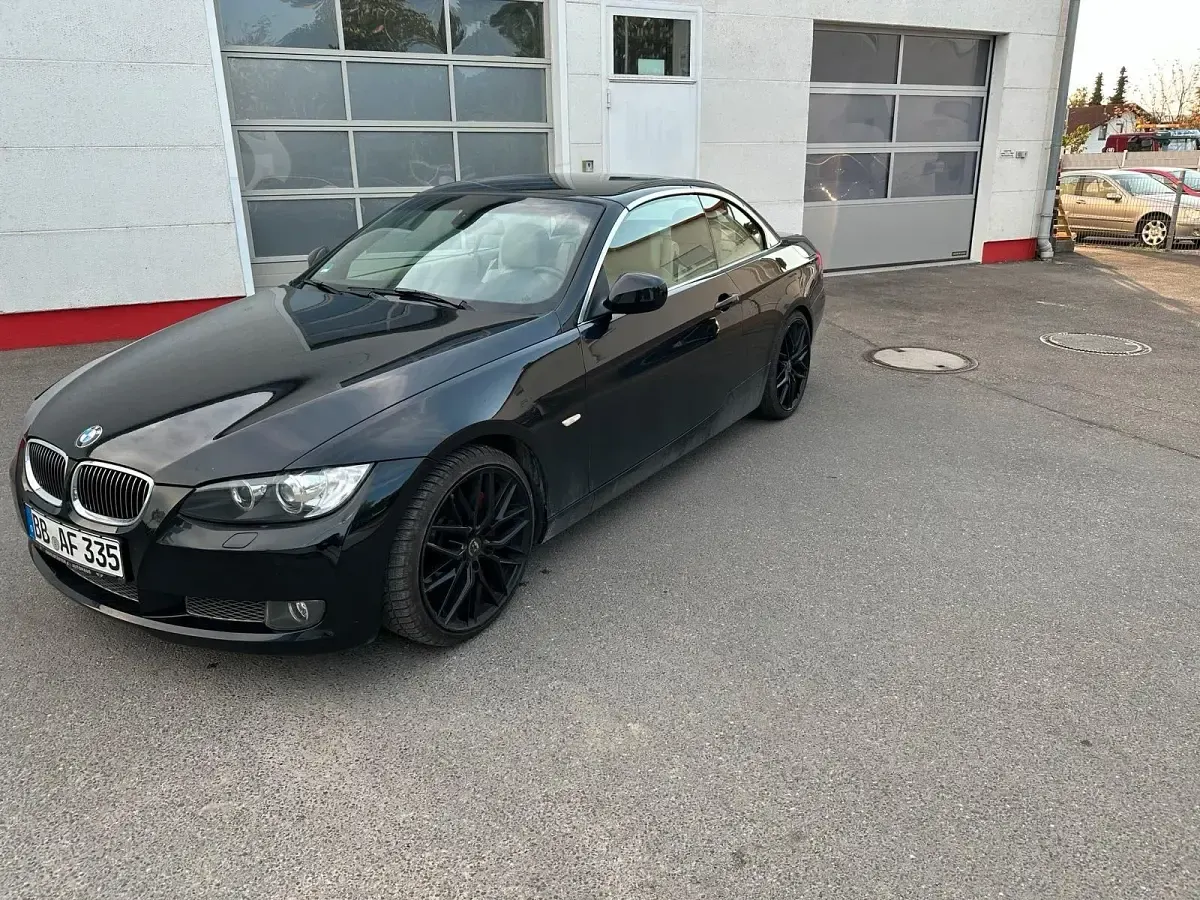 Gebraucht BMW 335 Cabriolet 306 PS (225 kW) 2009 Schwarz Cabrio