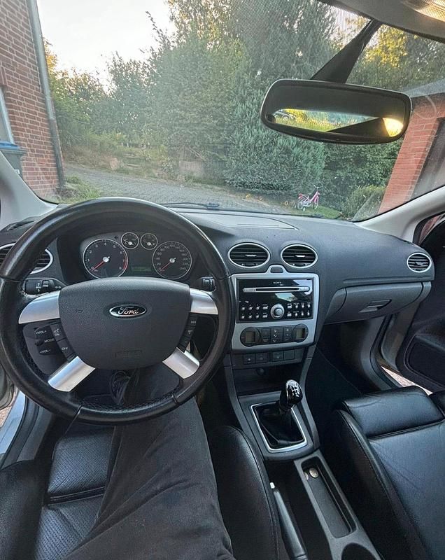 Gebraucht Ford Focus 2005 Grau Limousine