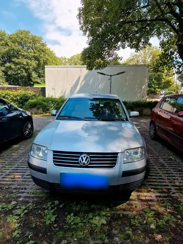 Gebraucht VW Passat 101 PS (74 kW) 2003 Silber Limousine