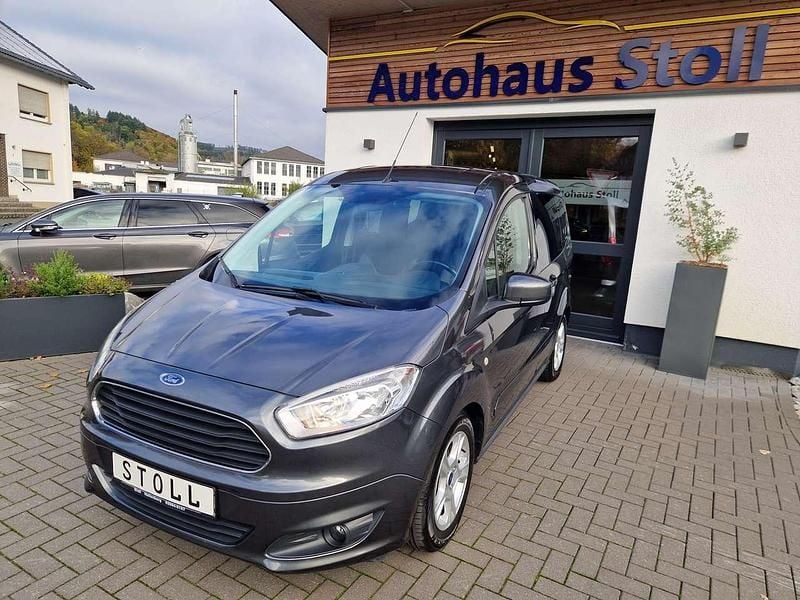 Grau Gebraucht 2016 Ford Tourneo Courier Trend Van / Kleinbus | 7.980 € (Guter Preis) - Bild 1/4
