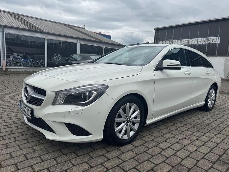 Weiß Gebraucht 2015 Mercedes CLA200 Shooting Brake Kombi | 16.999 € (Fairer Preis) - Bild 1/4