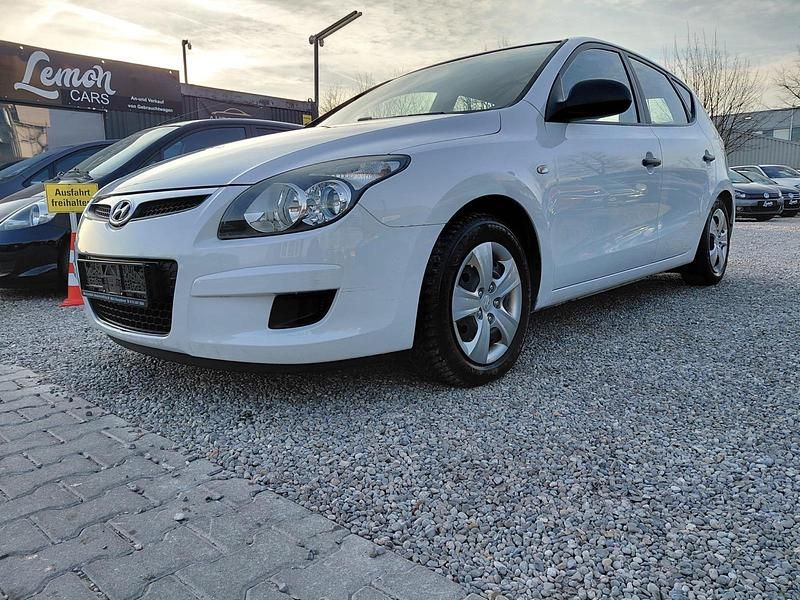 Gebraucht Hyundai i30 105 PS (77 kW) 2009 Weiß Kleinwagen