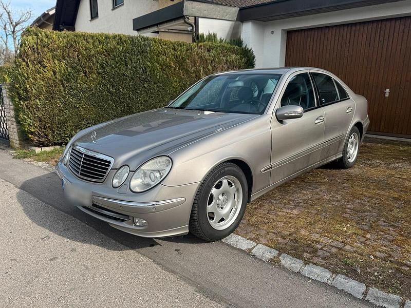 Second-hand Mercedes E200 163 CP (119 kW) 2003 Argintiu Berlinǎ