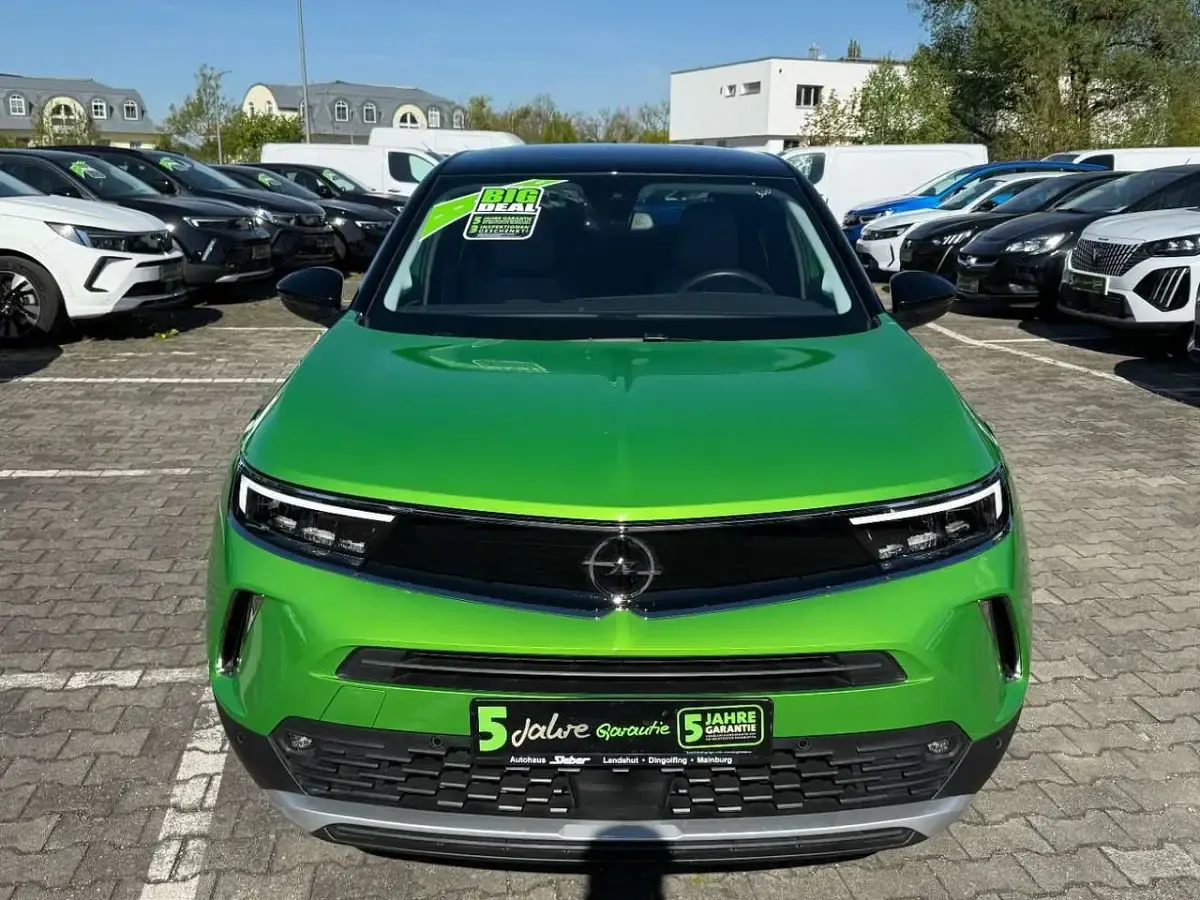 Gebraucht Opel Mokka Elegance 136 PS (100 kW) 2023 Lackierung matcha green/typ au SUV