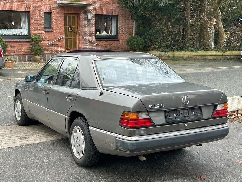 Gebraucht Mercedes 200 75 PS (55 kW) 1992 Grau Limousine