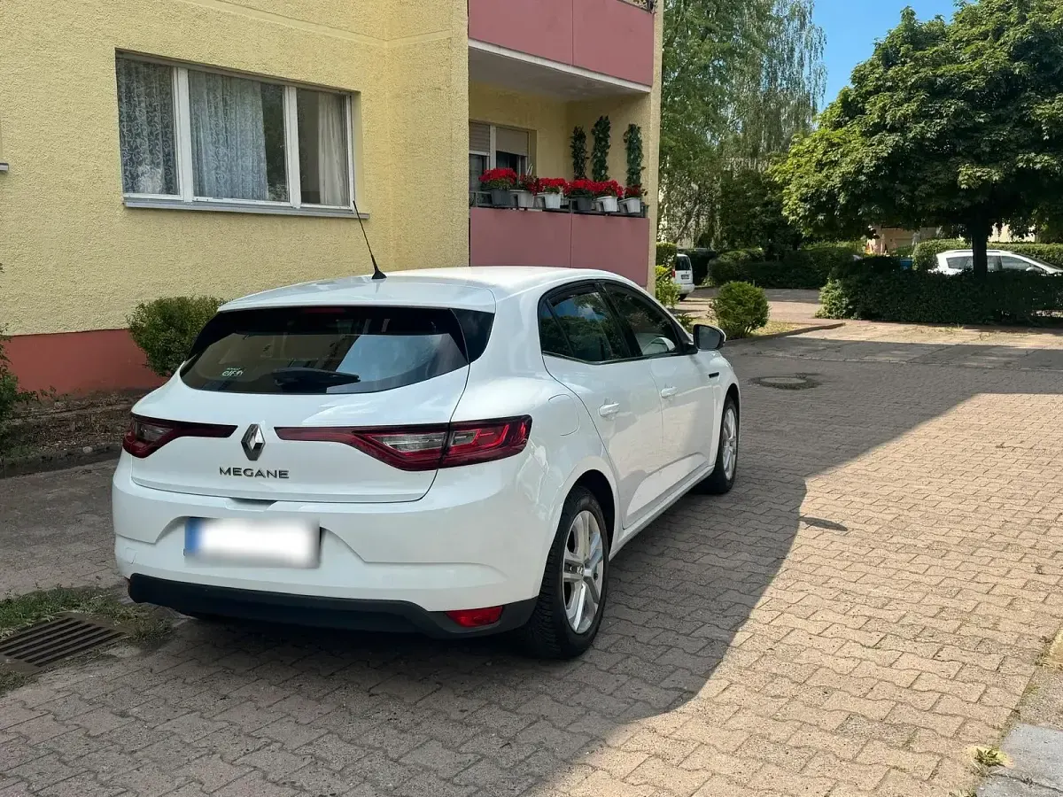 Gebraucht Renault Mégane 101 PS (74 kW) 2016 Weiß Limousine