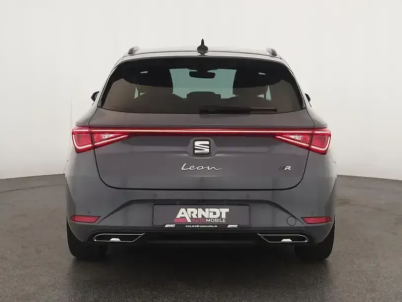 Gebraucht Seat Leon FR 150 PS (110 kW) 2024 Graphene grau Limousine