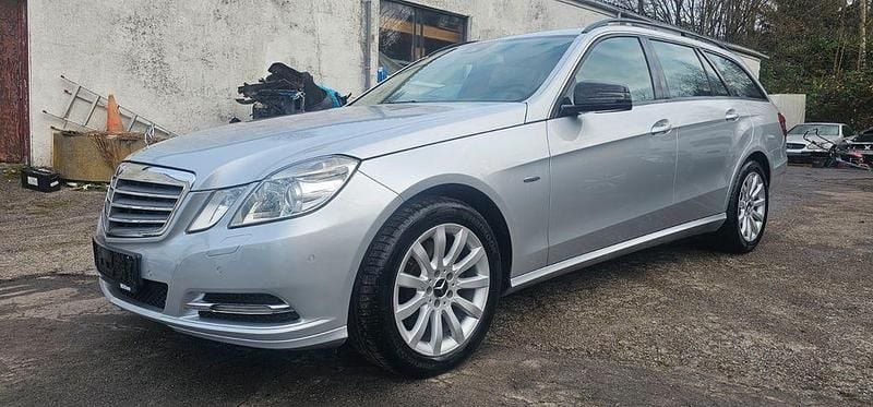 Silber Gebraucht 2010 Mercedes E250 Kombi | 7.777 € (Guter Preis) - Bild 1/4