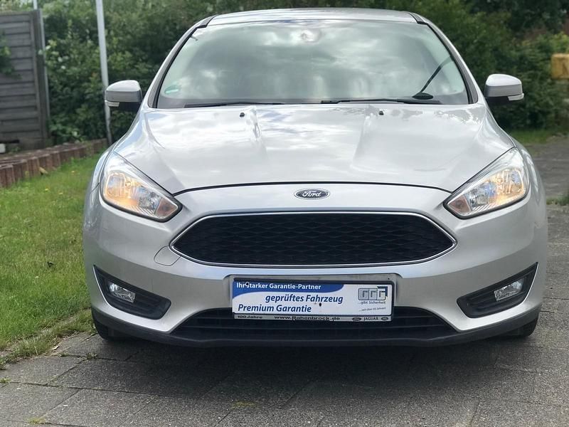 Gebraucht Ford Focus 120 PS (88 kW) 2016 Silber Kombi